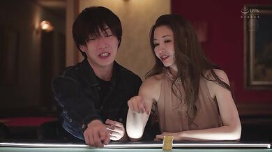 リゾートプールNTR 水面に映る人妻の美しくも汚れた本気の冲撃映像 専属イイ女×大人のビキニ、本気のNTRシリーズ诞生―。